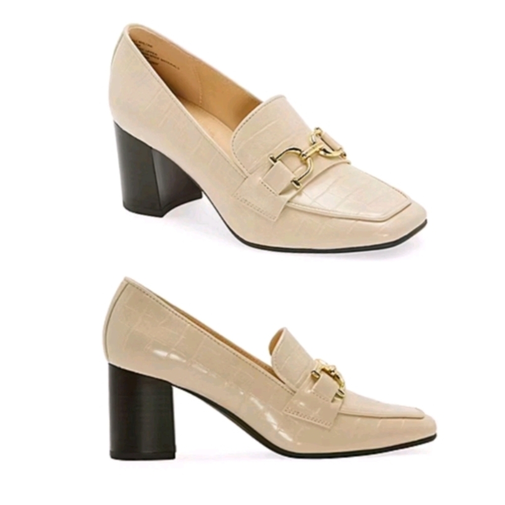 NEW Liz Claiborne Malone Moc Closed Toe Loafers Cream & Brown Gold Buckle NWB 7W
